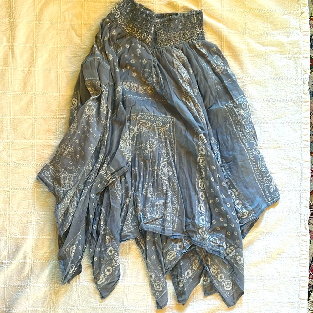 Blue paisley print handkerchief midi-skirt